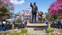 Rayakan_Ulang_Tahun_Disneyland_Tiket_Murah_Rp16_Juta_Buruan