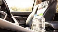 Bahaya_Minum_Air_Botol_di_Mobil_Amankah_Airnya
