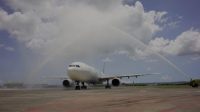 Drama_Mengerikan_Ban_Pesawat_Garuda_Copot_Saat_Mendarat_di_Tanjungpinang
