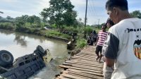 Dramatis_Truk_Terjun_ke_Sungai_Jembatan_Kayu_Pandeglang_Ambruk