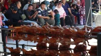 Harga_Roti_Murah_Bikin_Heboh_Turis_Borong_Kedai_Kena_Kecam