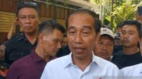 Jokowi_Tunjukkan_Ijazah_Bantah_TPUA_Tegas_Hadapi_Massa