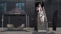 Kapal_Pesiar_Mewah_MV_Scenic_Eclipse_177_Wisman_Ramaikan_Makassar