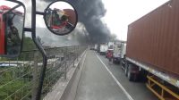 Kebakaran_Besar_Papanggo_Jakut_Asap_Hitam_Gulung_Jalan_Tol