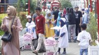Lebaran_di_Floating_Market_Lembang_Ribuan_Wisatawan_Ramai_Simak_Serunya