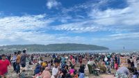 Liburan_Pangandaran_Pantai_Indah_Atau_Keramaian_Wisatawan