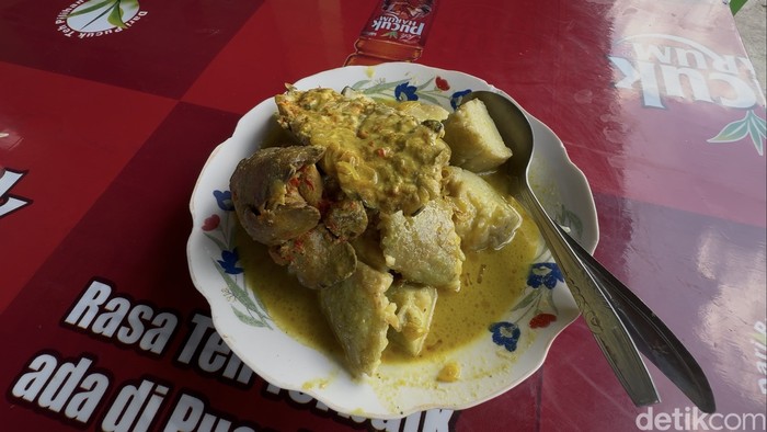 Lontong Tuyuhan Rembang: Kuah Gurih, Nikmatnya Bikin Nagih