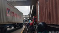 Macet_Parah_Jalan_Yos_Sudarso_Menuju_Pelabuhan_Priok_Pagi_Ini