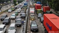Macet_Total_Antrean_Pelabuhan_Priok_Lumpuhkan_Jakarta_Raya