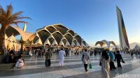 Masjid_Al_Jabbar_Pengunjung_Lebih_Ramai_Daripada_Pantai_Pangandaran