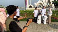 Messi_di_Masjid_Al_Jabbar_Kejutan_Lebaran_Cuan_Mengalir_Deras