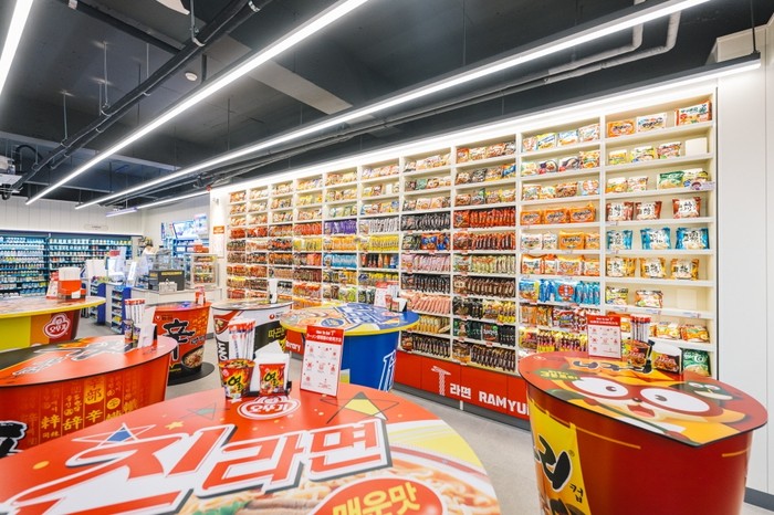 Minimarket Korea Unik: Perpustakaan Mie Instan Menunggu Anda