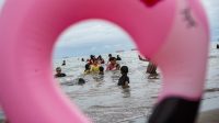 Pantai_Indah_Bosowa_Destinasi_Libur_Lebaran_yang_Mempesona_Ribuan_Wisatawan