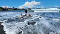 Pantai_Karang_Paranje_Garut_Pesona_Menakjubkan_Meski_Ombak_Mengamuk