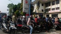 Pemutihan_Pajak_Kendaraan_Banten_Ribuan_Warga_Ramai_Serbu_Samsat_Ciputat