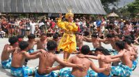 Pesona_Tari_Kecak_Ulun_Danu_Beratan_Pertunjukan_Budaya_Bali_Menakjubkan