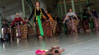 Pesona_Tari_Tradisional_Jawa_Latihan_Eksklusif_di_Pura_Mangkunegaran_Solo