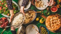 Puasa_Ramadan__Minuman_Keras_Hukum_Makan_di_Restoran