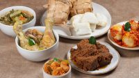Rahasia_Ketupat_Opor_Ayam_Resep__Makna_Lebaran_Istimewa