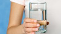 Rahasia_Tetap_Segar__Bugar_Tips_Ampuh_Minum_Air_Putih_Saat_Puasa