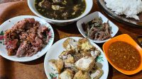 Rawon_Malang_Legendaris_5_Rasa_Gurih_Mlekoh_Usia_Tertua_83_Tahun
