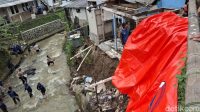 Tragedi_Longsor_Bogor_Nenek_Selamat_Kisah_Haru_dari_Reruntuhan_Rumah