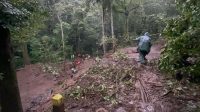 Tragedi_Longsor_Pacet-Cangar_4_Wisata_Populer_Ditutup_Ada_Korban