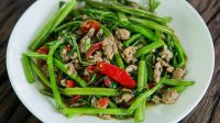 Tumis Kangkung Ayam Cincang: Resep Bekal Praktis & Lezat Tumis Kangkung Ayam Cincang: Resep Bekal Praktis & Lezat
