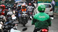 Waspada_ETLE_Bidik_Pemotor_Ngebut_Lawan_Arus_Kolong_Flyover_Ciputat