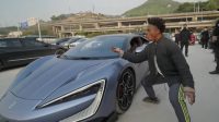iShowSpeed_Takjub_Mobil_Pintar_China_Jalan__Parkir_Otomatis
