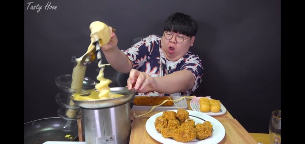 5 Mukbang Ekstrim: Jahe Pedas Hingga Keju Melimpah