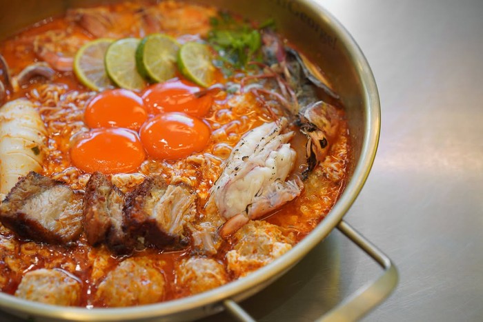 5 Restoran Thailand Terbaik: Menu Babi Lezat & Autentik