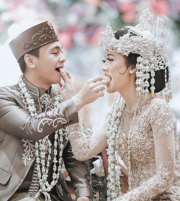 Anissa Aziza & Raditya Dika: Kulineran Australia & Mekkah