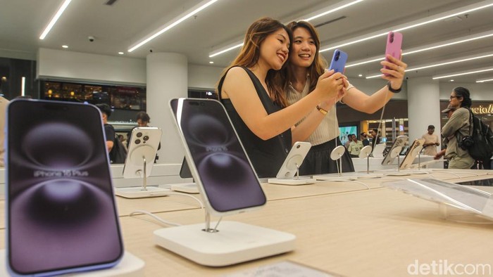 Apple Terancam Rugi Rp 14 Triliun Akibat Kebijakan Trump