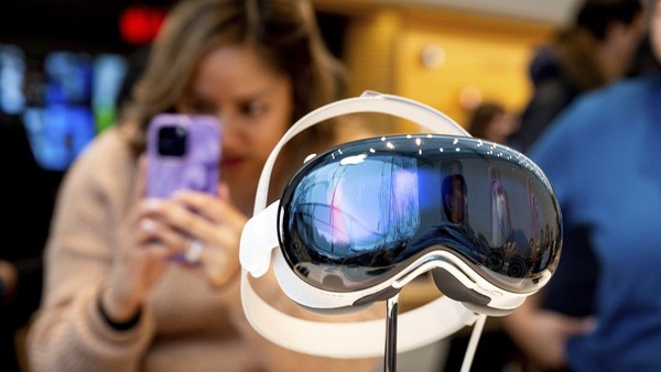 Apple Vision Pro: Penyesalan Setelah Setahun Penggunaan?