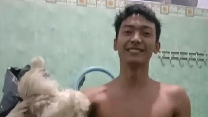 Atlet Binaraga Malang Viral: Rahasia Kekuatan Ayam Tiren