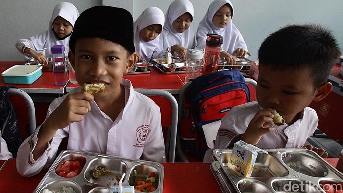 Bill Gates Kunjungi Indonesia: Tinjau Program Makan Bergizi Gratis