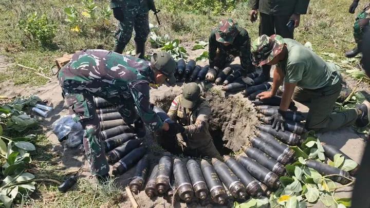 Bom Kadaluarsa Garut: Warga Dekati Lokasi, Harga Kuningan Jadi Alasan?