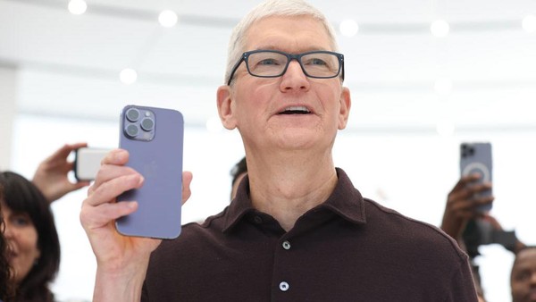 CEO Apple Santai, Tarif Impor Trump Tak Ganggu Bisnis