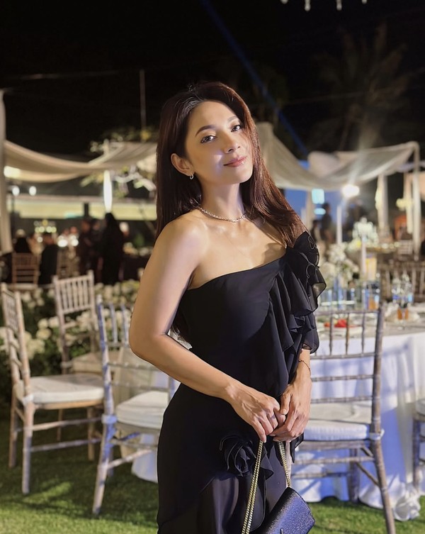 Dinda Kirana: Kejutan Food Truck & Santai di Kafe Favorit
