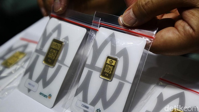 Emas Anjlok Lagi Hari Ini: Cek Harga Terkini & Strategi Investasi