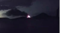 Gunung Anak Krakatau Erupsi: Liburan Pantai Amankah? Cek Faktanya!
