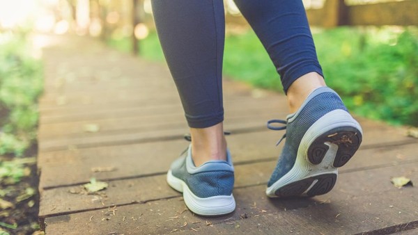 Jalan Kaki 10 Menit Setelah Makan? Rasakan 4 Manfaatnya!