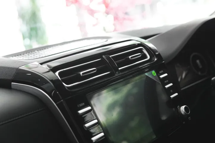 Kaca Mobil Berembun? Rahasia Mengatasinya, Wajib Tahu!