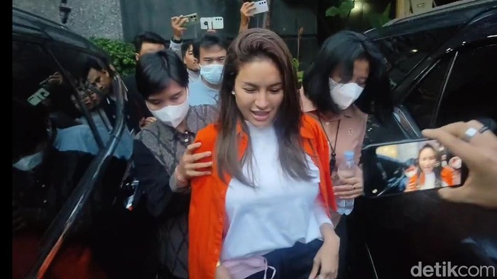 Kasus Nikita Mirzani: Jaksa Kembalikan Berkas, Ada Apa?