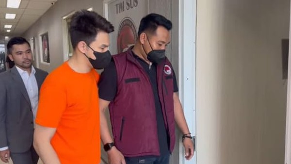 Kasus Vape Obat Keras: Jonathan Frizzy Wajib Lapor Polisi