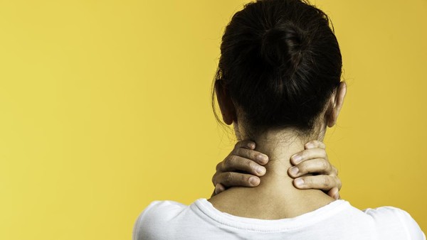 Kedutan Leher: Pertanda Masalah Jantung Serius? Konsultasi Dokter Sekarang!
