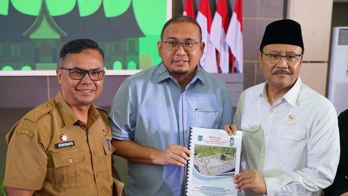 Kemensos Perbaiki Makam Pahlawan Nasional Mohammad Yamin, Sawahlunto