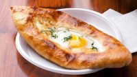 Khachapuri Georgia: Roti Keju Perahu Surgawi, Wajib Coba!