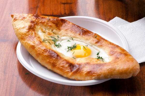 Khachapuri Georgia: Roti Keju Perahu Surgawi, Wajib Coba!